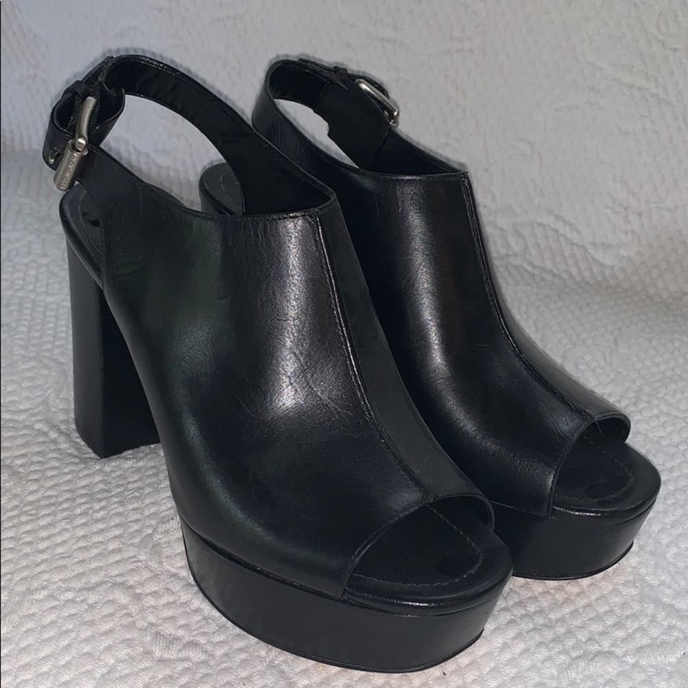 Michael Kors Sz. 7.5 Black platform strap sandal